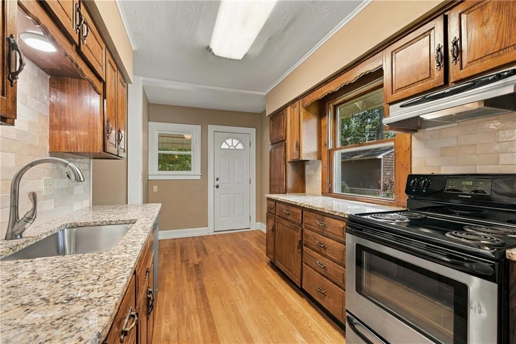 5817 Oak Street — photo 10
