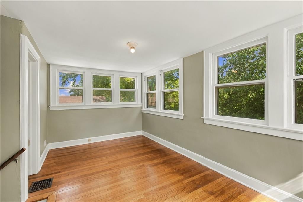 5817 Oak Street — photo 17