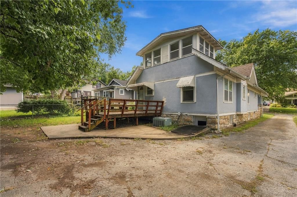 5817 Oak Street — photo 22
