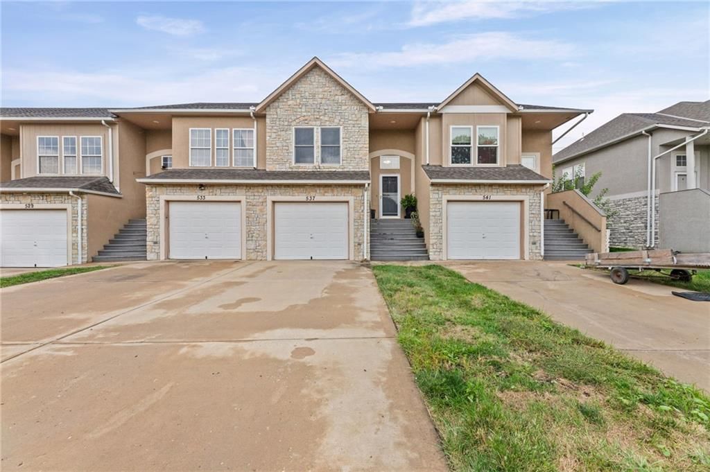 537 S Woodson Lane, Gardner, KS