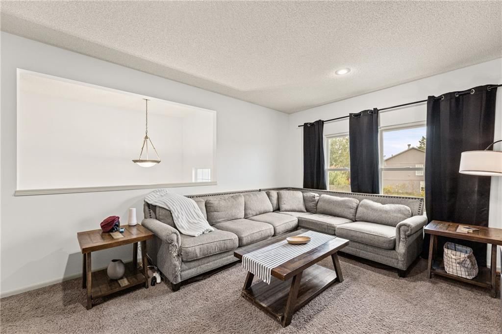 537 S Woodson Lane, Gardner, KS: listing photo 3
