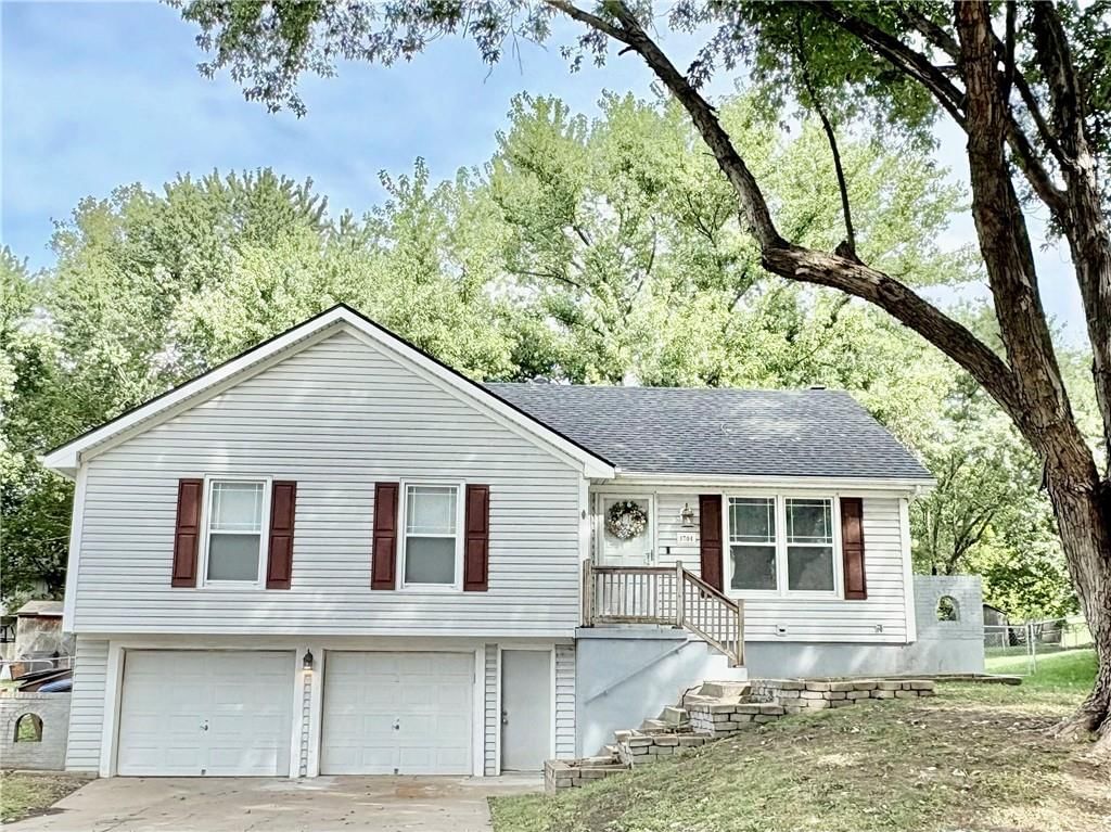 1704 Cinnabar Drive, Raymore, MO