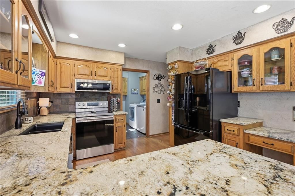 Photo 8 of 44 - 14715 S Arapaho Drive, Olathe, KS 66062