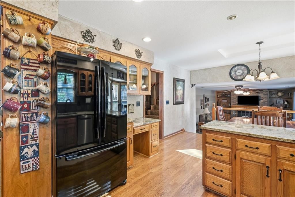 Photo 10 of 44 - 14715 S Arapaho Drive, Olathe, KS 66062