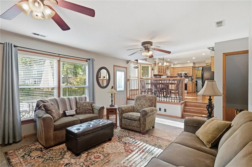 Photo 16 of 44 - 14715 S Arapaho Drive, Olathe, KS 66062