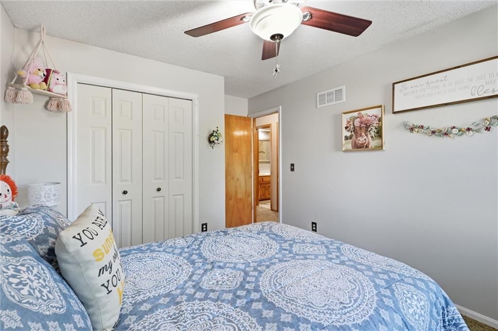 Photo 25 of 44 - 14715 S Arapaho Drive, Olathe, KS 66062