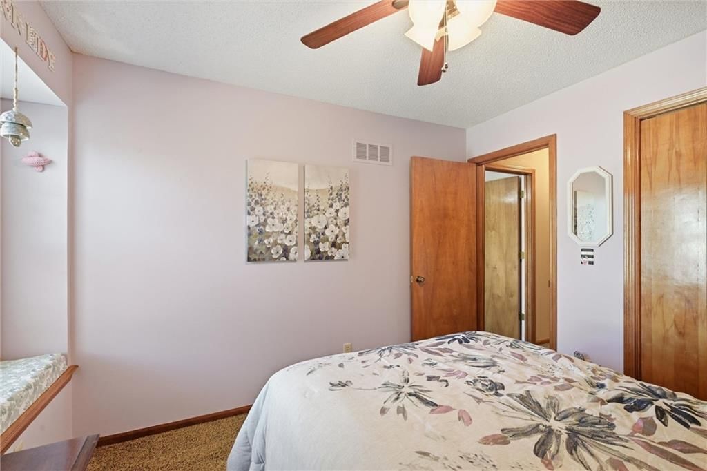 Photo 27 of 44 - 14715 S Arapaho Drive, Olathe, KS 66062
