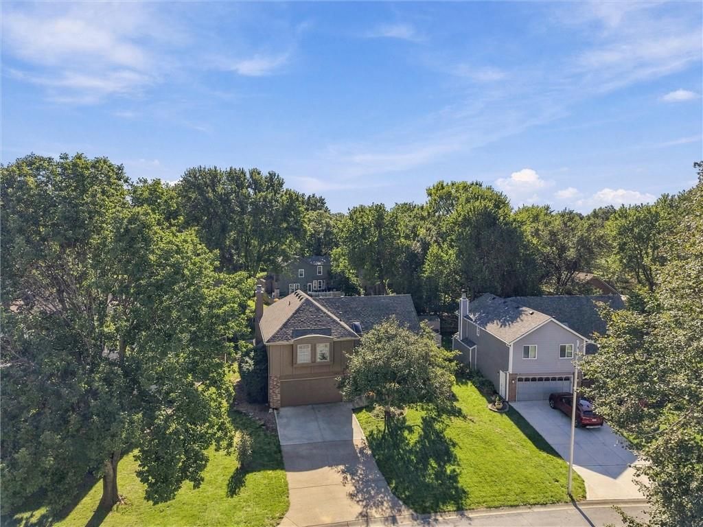 Photo 38 of 44 - 14715 S Arapaho Drive, Olathe, KS 66062