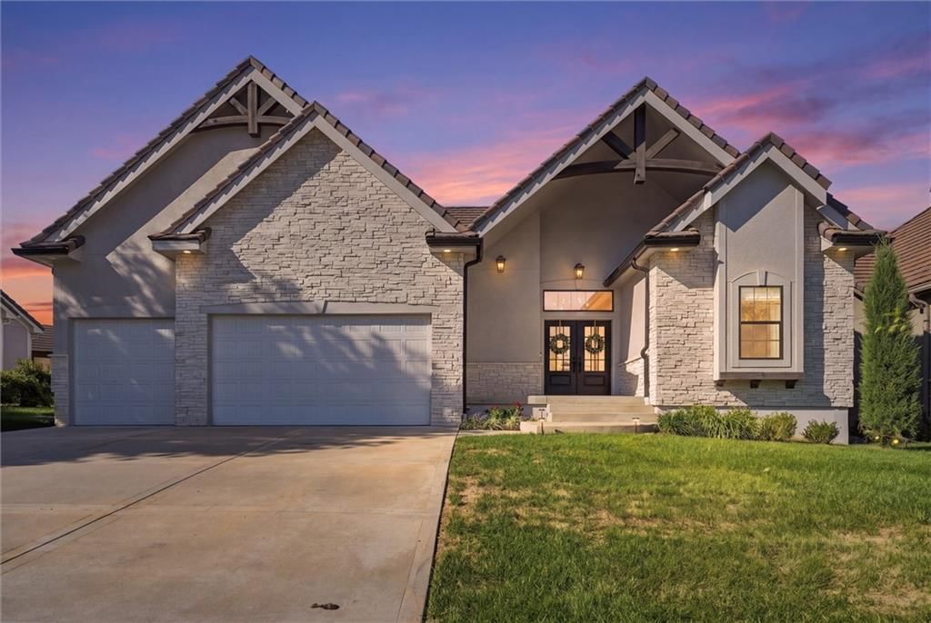 3908 NW Redspire Street, Lee's Summit, MO: listing photo 2
