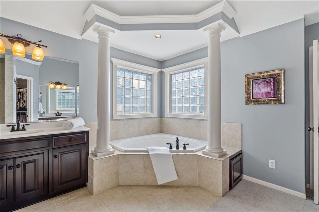 Double vanity at 8614 Houston Street, Lenexa, KS 66227