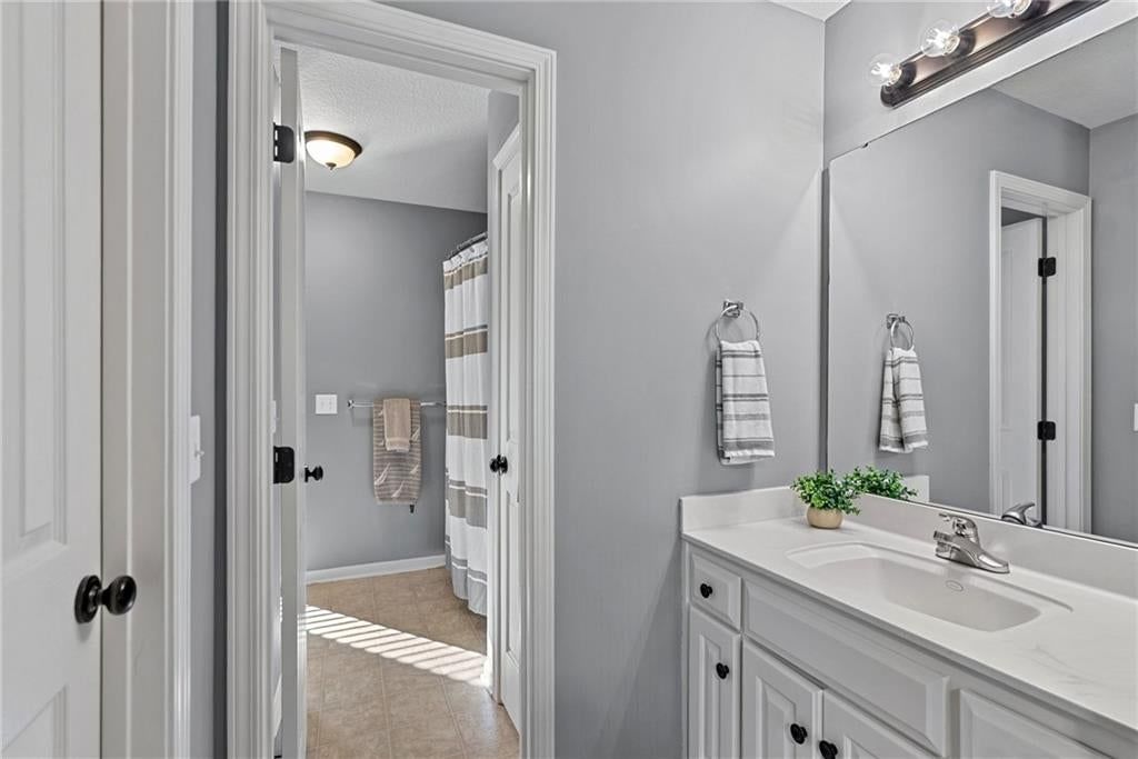 Photo 32 of 45 - 8614 Houston Street, Lenexa, KS 66227
