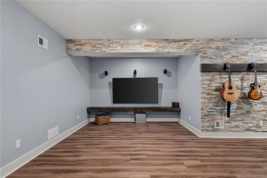 Photo 36 of 45 - 8614 Houston Street, Lenexa, KS 66227
