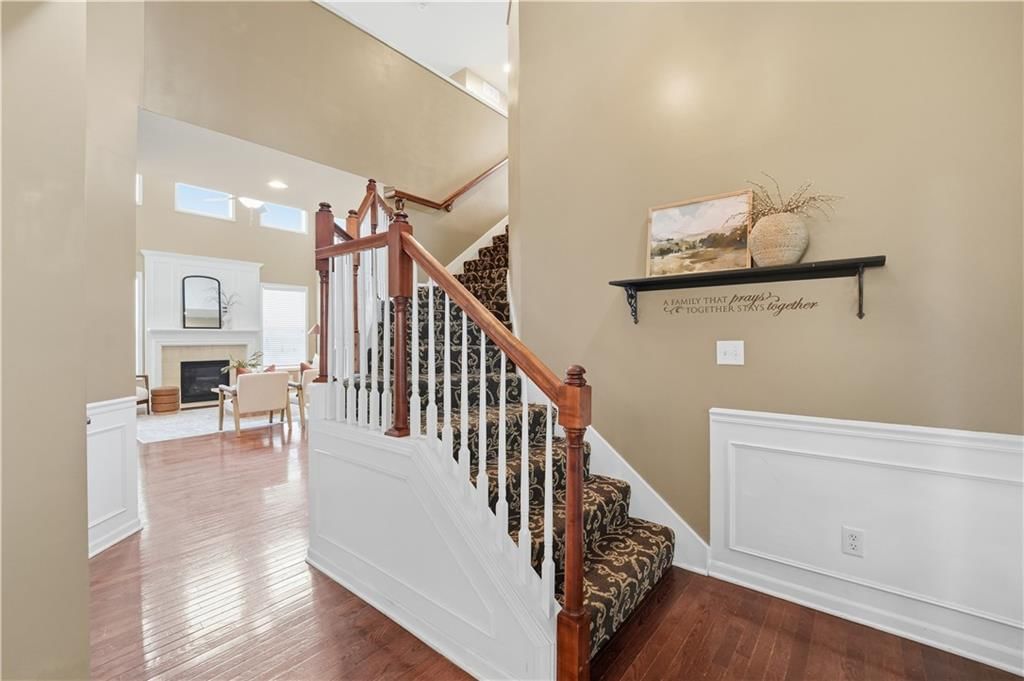 1200 SW Sapperton Road, Lee's Summit, MO: listing photo 2