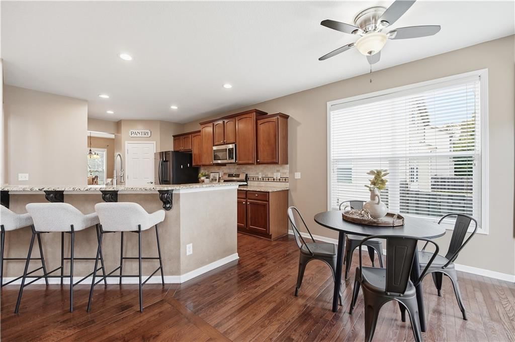 Breakfast nook at 1200 SW Sapperton Road, Lee's Summit, MO 64083