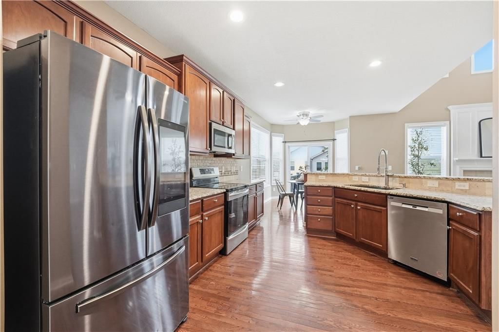 Photo 10 of 52 - 1200 SW Sapperton Road, Lee's Summit, MO 64083