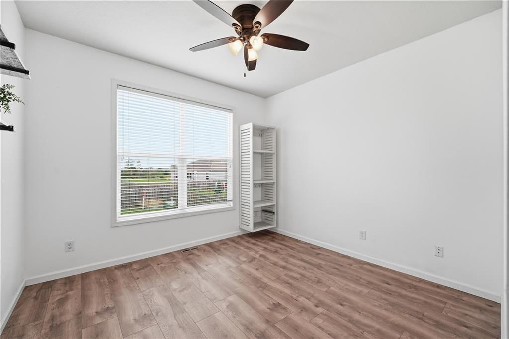 Photo 15 of 52 - 1200 SW Sapperton Road, Lee's Summit, MO 64083