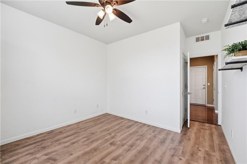Photo 16 of 52 - 1200 SW Sapperton Road, Lee's Summit, MO 64083