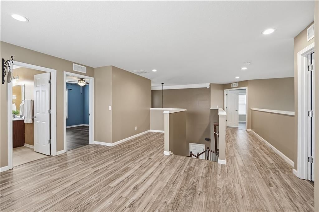 Photo 18 of 52 - 1200 SW Sapperton Road, Lee's Summit, MO 64083