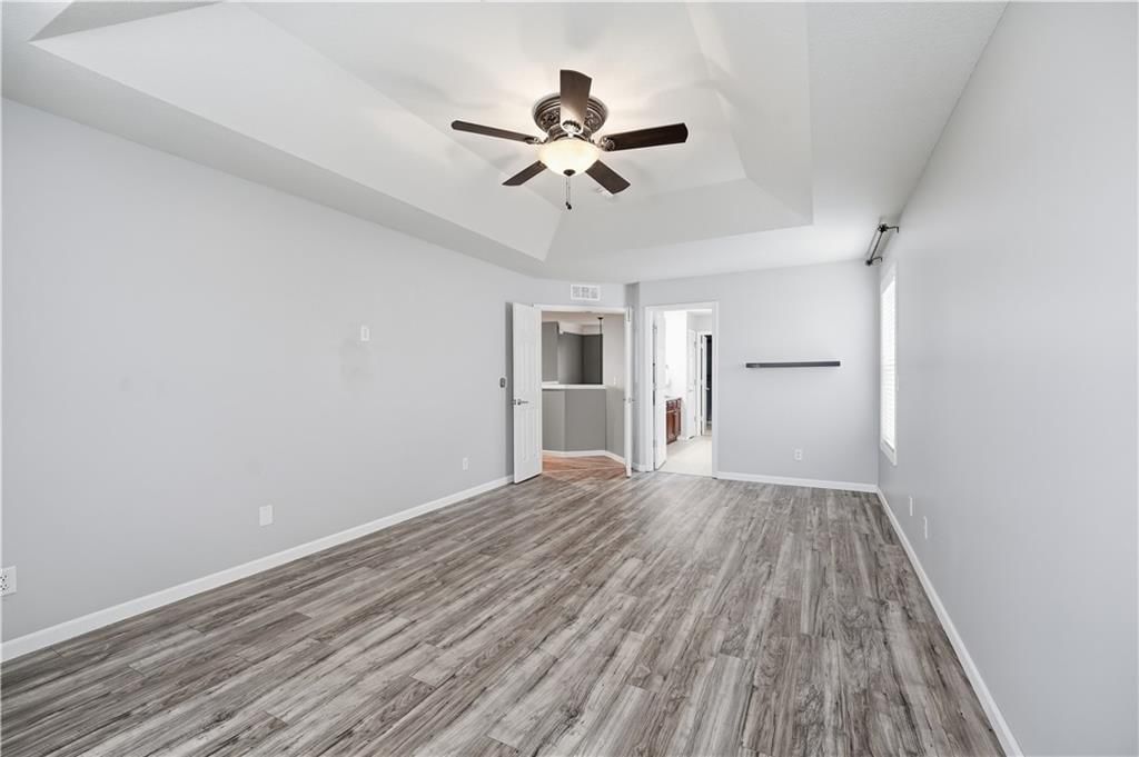 Photo 21 of 52 - 1200 SW Sapperton Road, Lee's Summit, MO 64083
