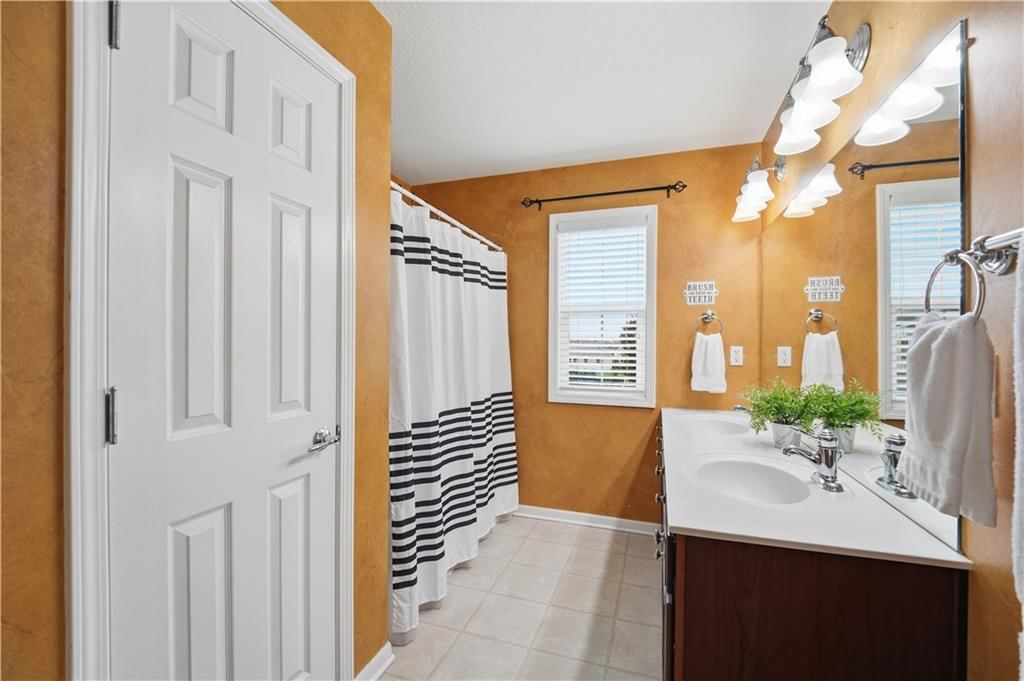 Photo 30 of 52 - 1200 SW Sapperton Road, Lee's Summit, MO 64083