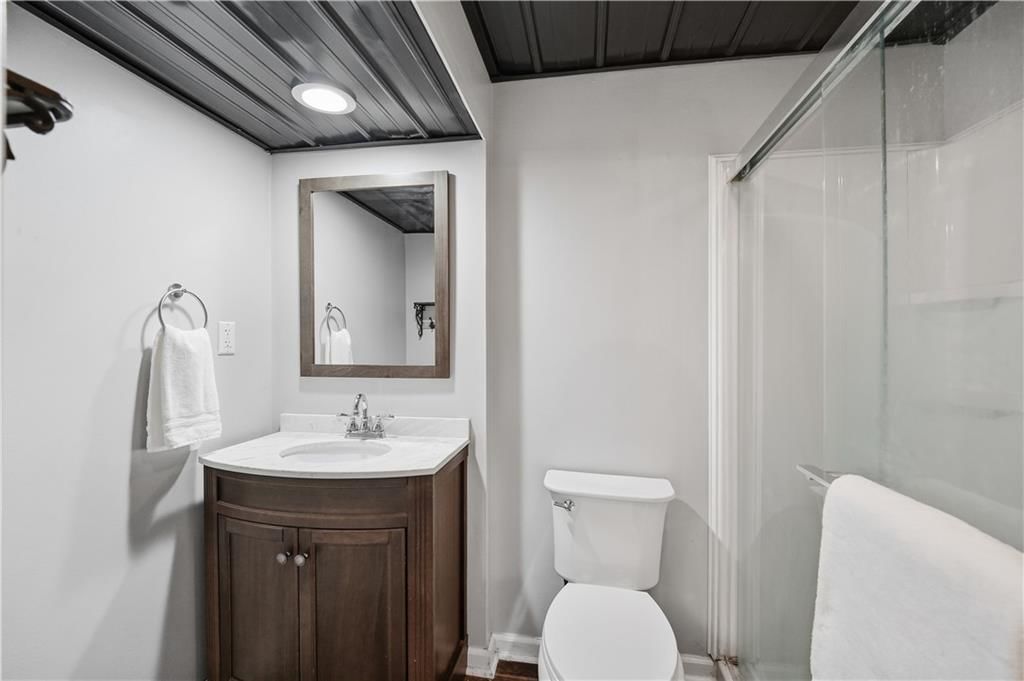 Photo 37 of 52 - 1200 SW Sapperton Road, Lee's Summit, MO 64083