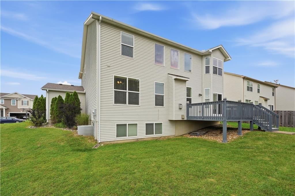 Deck and composite deck at 1200 SW Sapperton Road, Lee's Summit, MO 64083