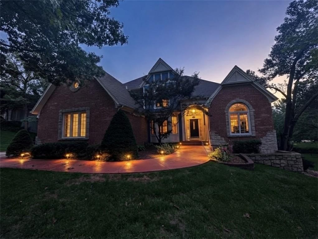 8436 Pflumm Circle, Lenexa, KS: listing photo 2