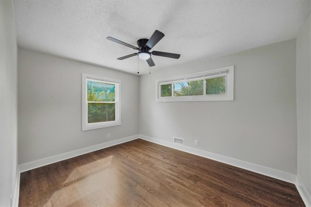 3912 E 47th Terrace — photo 9
