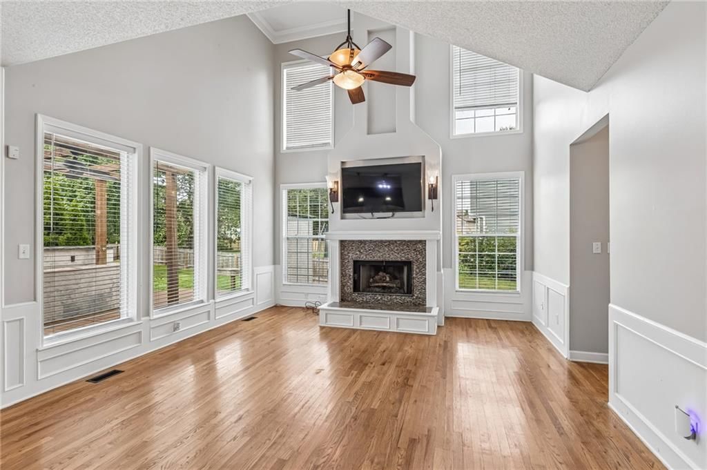 Photo 14 of 45 - 8925 W 132nd Terrace, Overland Park, KS 66213
