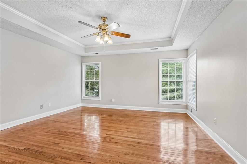 Tray ceiling at 8925 W 132nd Terrace, Overland Park, KS 66213