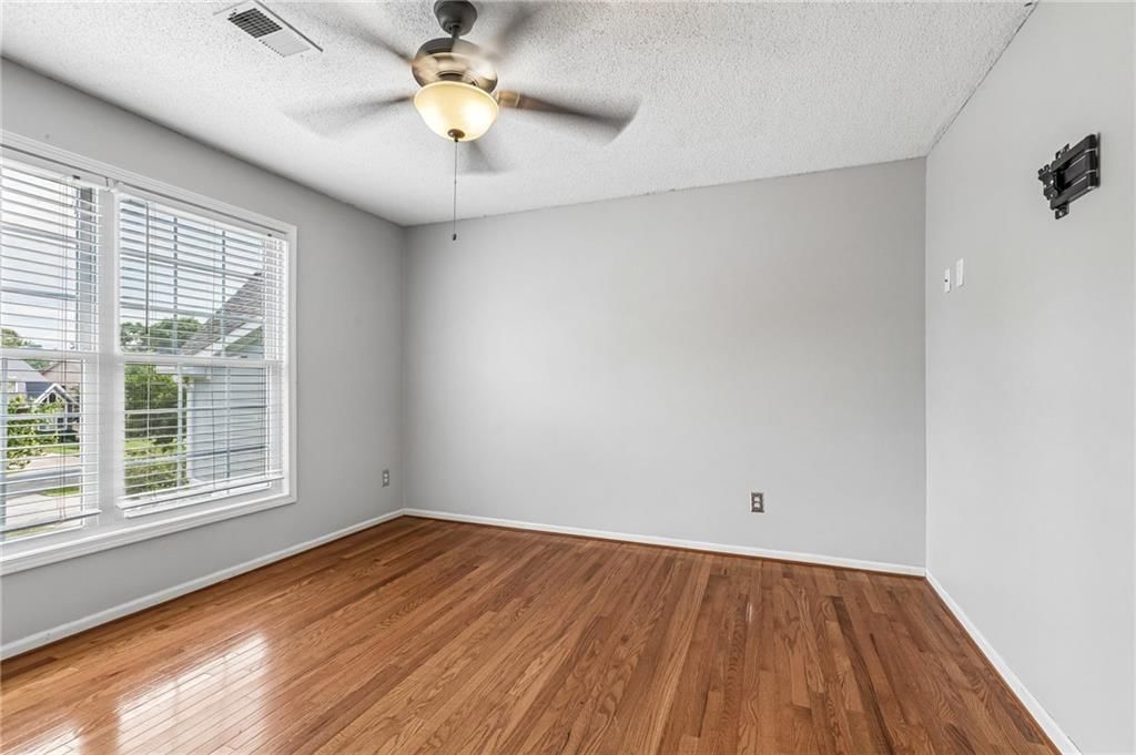 Photo 28 of 45 - 8925 W 132nd Terrace, Overland Park, KS 66213