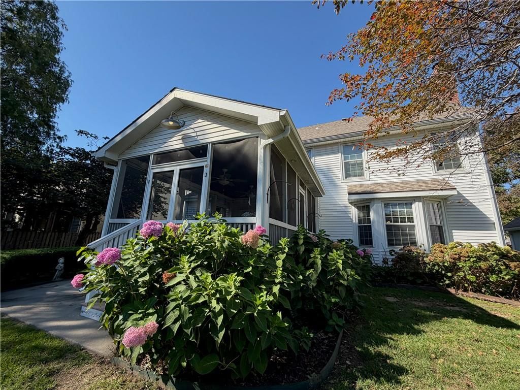 Photo 27 of 32 - 9339 Hall Drive, Lenexa, KS 66219