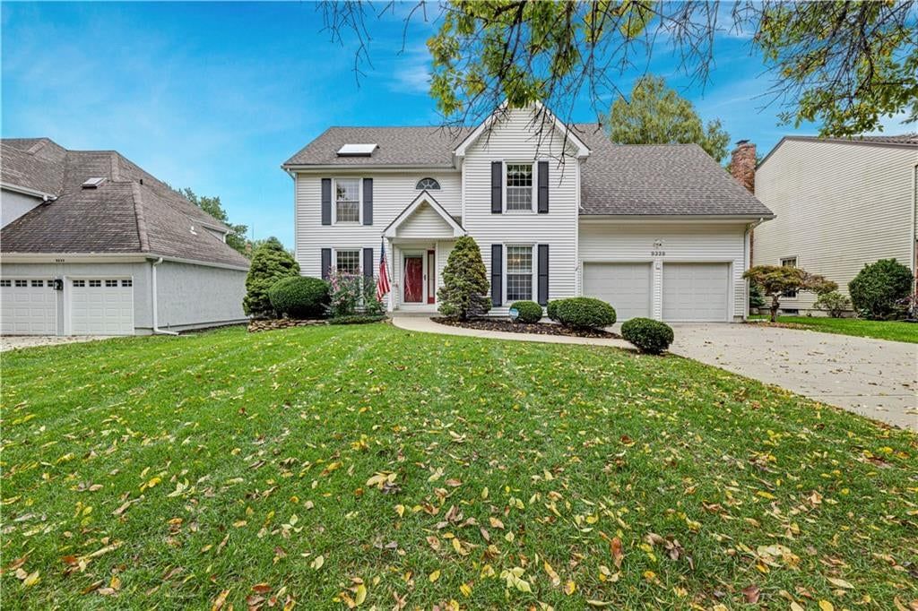 Photo 28 of 32 - 9339 Hall Drive, Lenexa, KS 66219
