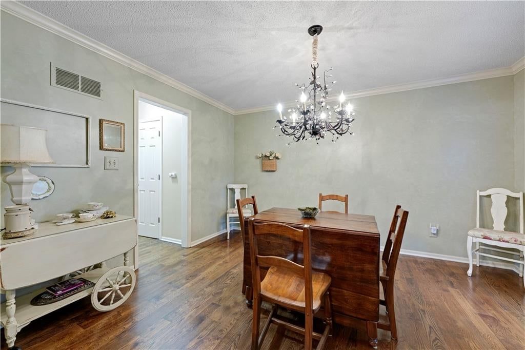 Photo 8 of 32 - 9339 Hall Drive, Lenexa, KS 66219