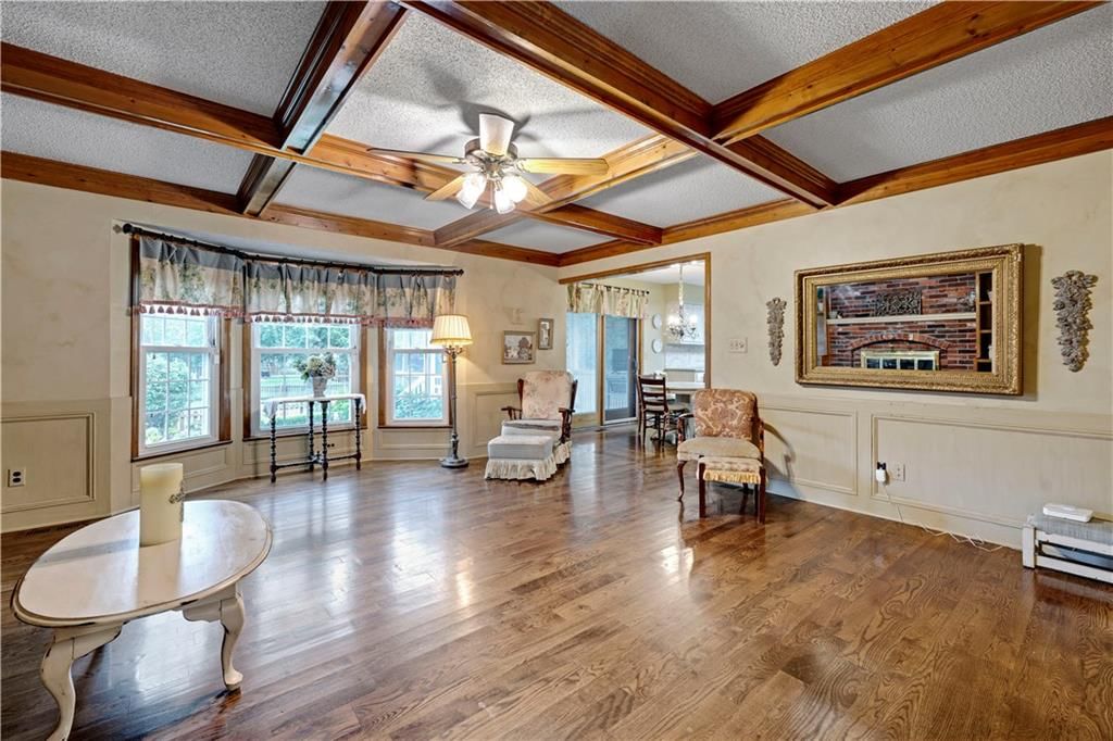 Photo 6 of 32 - 9339 Hall Drive, Lenexa, KS 66219