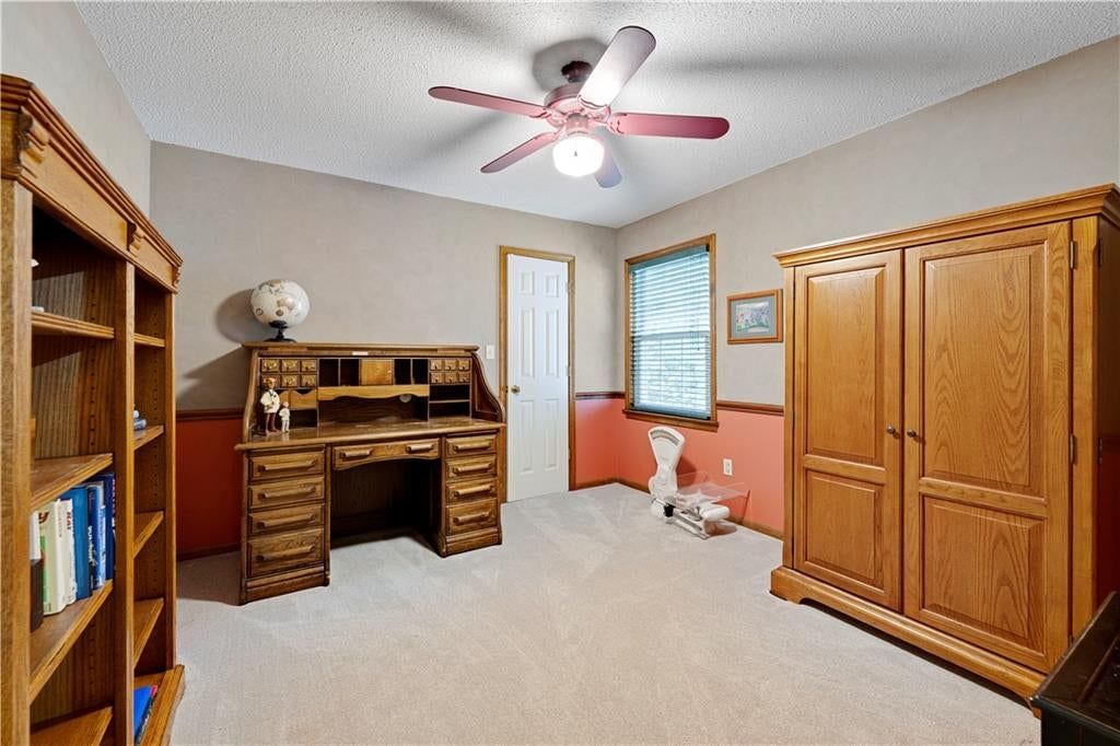 Photo 21 of 32 - 9339 Hall Drive, Lenexa, KS 66219