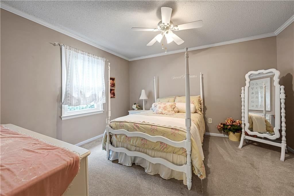 Photo 20 of 32 - 9339 Hall Drive, Lenexa, KS 66219