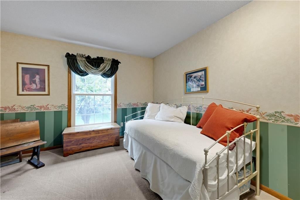 Photo 22 of 32 - 9339 Hall Drive, Lenexa, KS 66219