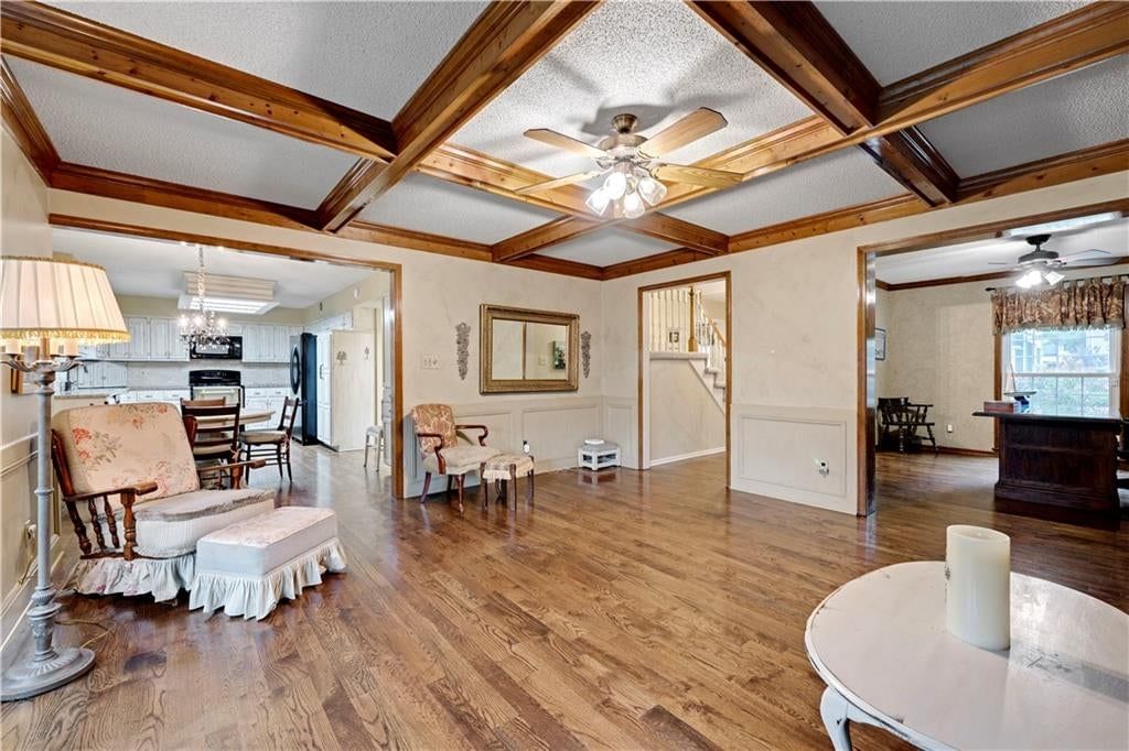 Photo 5 of 32 - 9339 Hall Drive, Lenexa, KS 66219