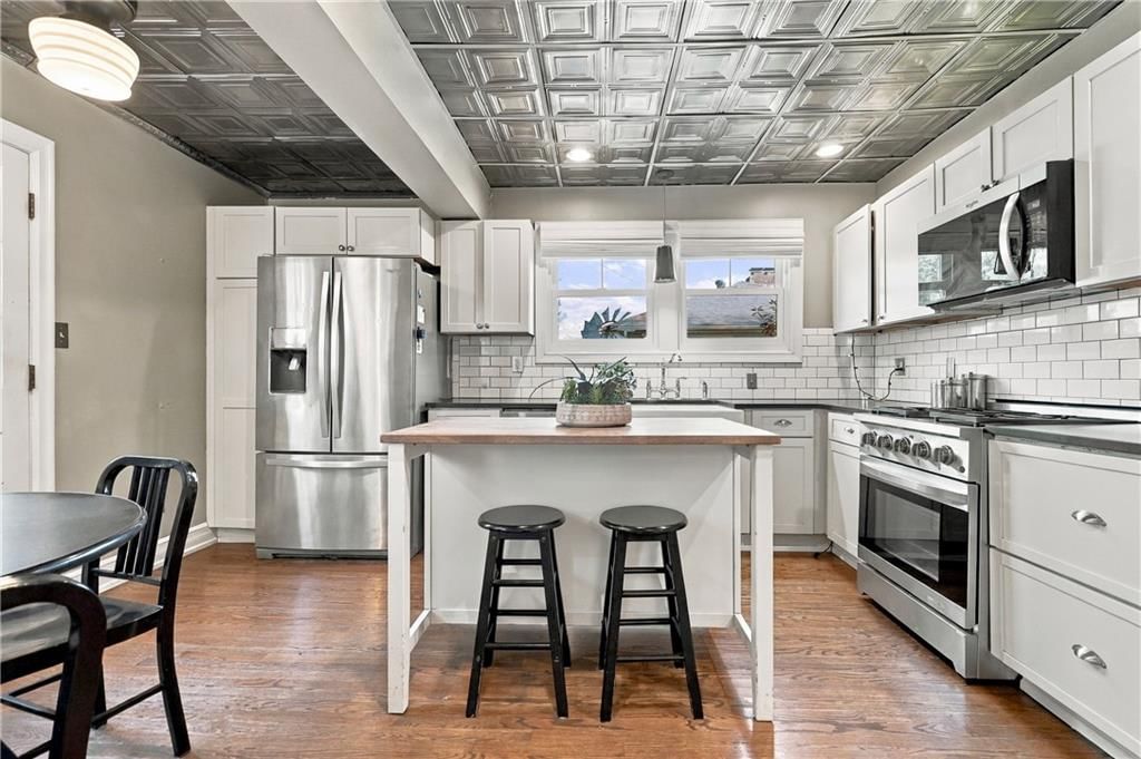 Photo 12 of 34 - 5532 Knox Avenue, Merriam, KS 66203