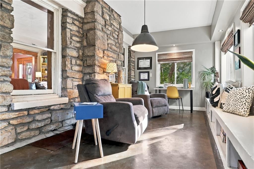 Sunroom at 5532 Knox Avenue, Merriam, KS 66203