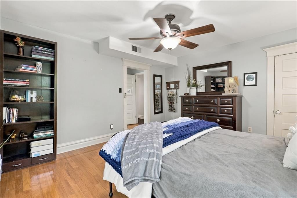 Photo 20 of 34 - 5532 Knox Avenue, Merriam, KS 66203