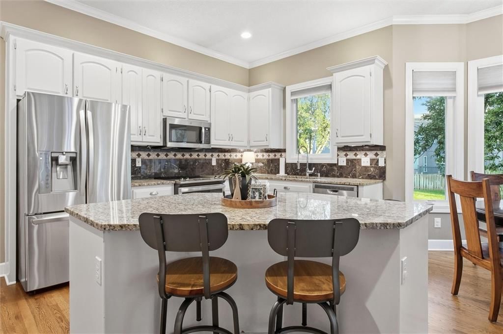 Photo 5 of 38 - 8412 W 129 Terrace, Overland Park, KS 66213