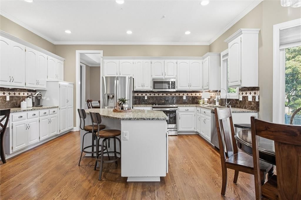 Photo 6 of 38 - 8412 W 129 Terrace, Overland Park, KS 66213