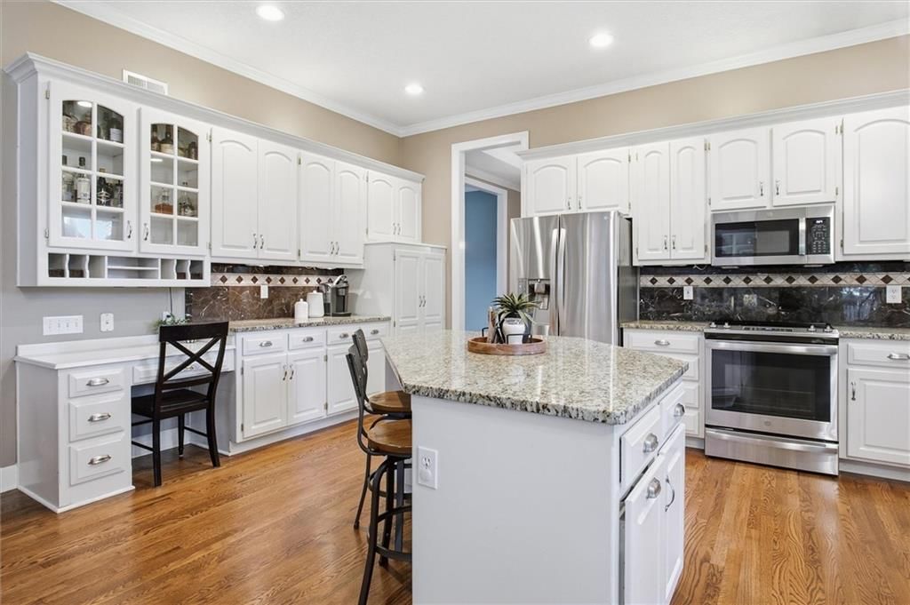 Photo 7 of 38 - 8412 W 129 Terrace, Overland Park, KS 66213