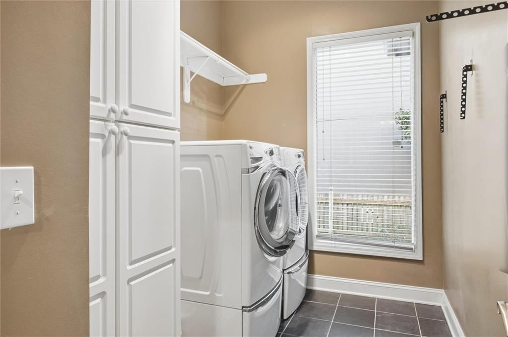Photo 10 of 38 - 8412 W 129 Terrace, Overland Park, KS 66213