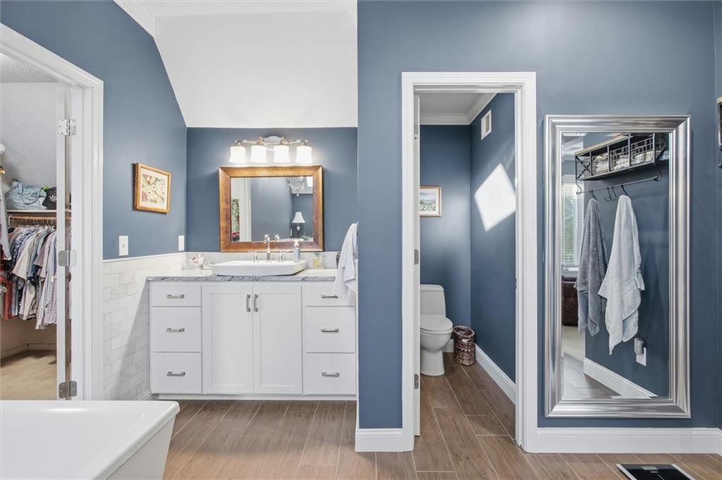 Photo 18 of 38 - 8412 W 129 Terrace, Overland Park, KS 66213