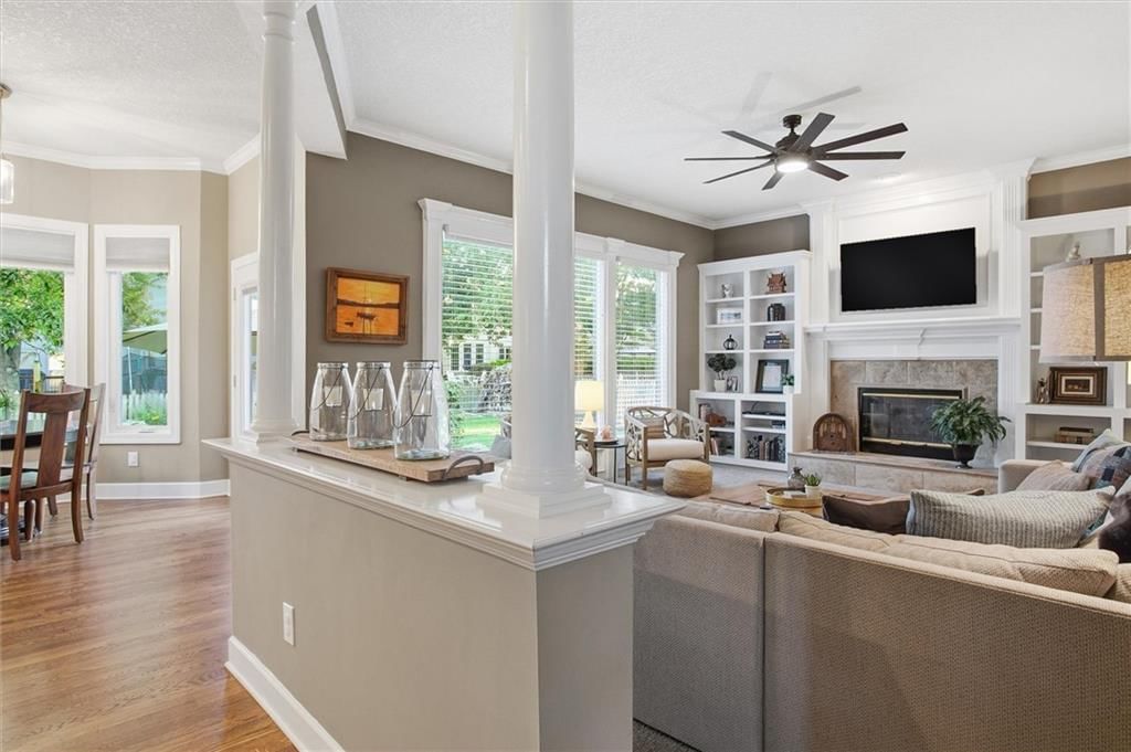 8412 W 129 Terrace, Overland Park, KS: listing photo 3