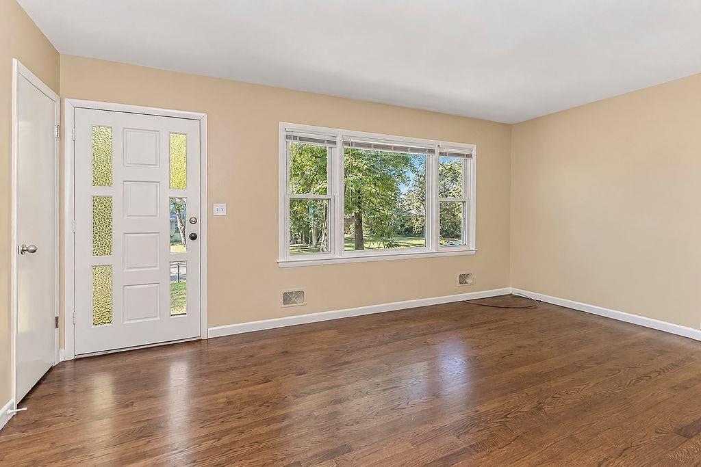 8105 Hedges Avenue, Raytown, MO: listing photo 3