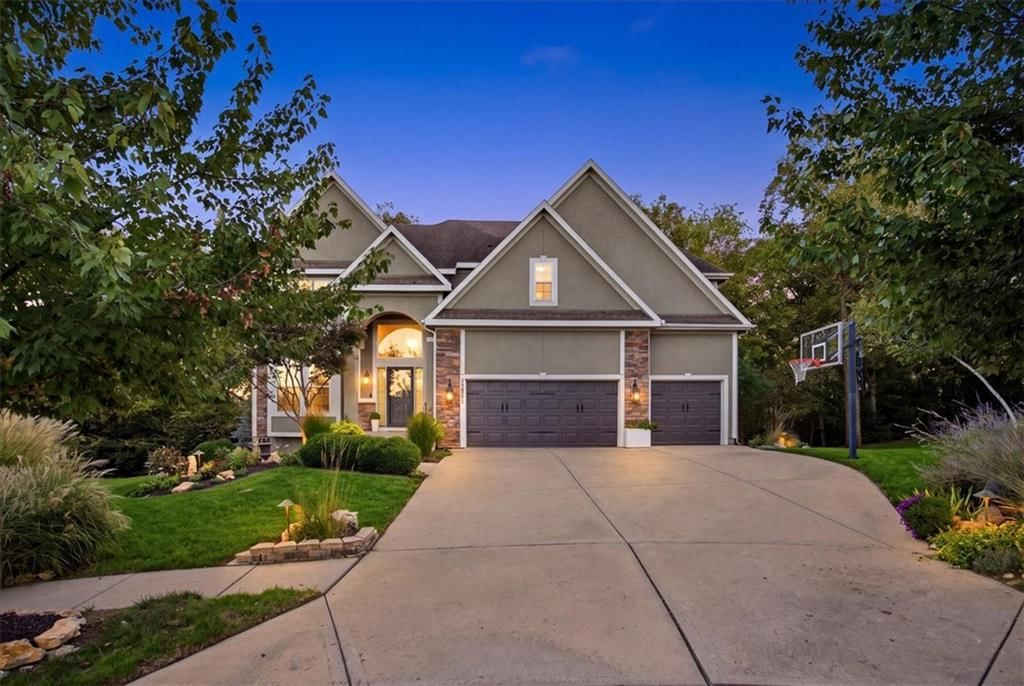 23811 W 121st Street, Olathe, KS: listing photo 2